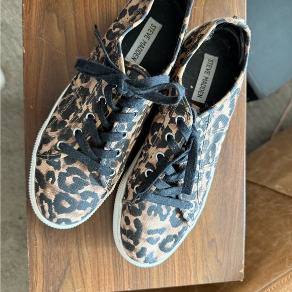 Steve Madden Emmi Leopard Print platform Sneakers - Picture 2 of 3